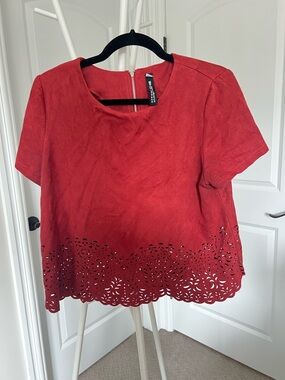 Design Lab Lord & Taylor Red Short Sleeve Laser-Cut Hem Top